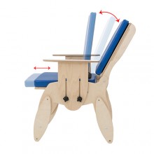 Fotelik w standardzie wyposażony jest w siedzisko z regulacja głębokości oraz oparcie z możliwością zmiany kąta pochylenia.